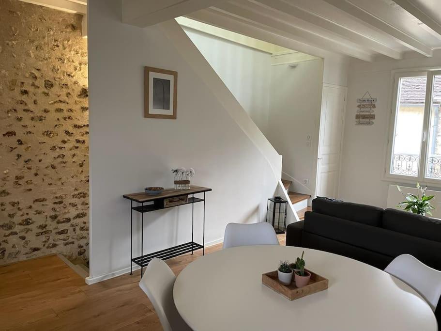 Tiny Paradise - 2 Bedrooms Apartment Montigny-sur-Loing Eksteriør billede